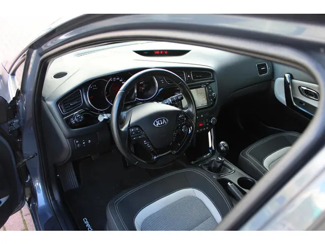 Kia cee'd Sportswagon 1.6 GDI Plus Pack 2012 Benzine 10