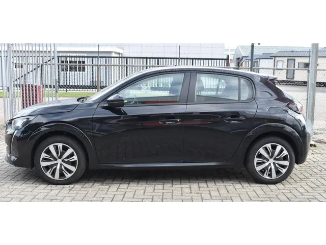 Peugeot e-208 2