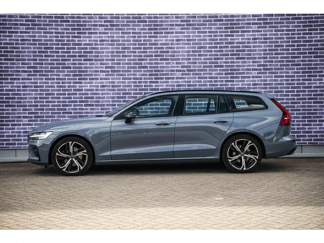 Volvo V60 2.0 B4 Plus Dark 2023 Benzine 4