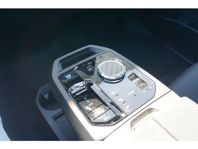 BMW iX xDrive60 2025 Elektrisch 17