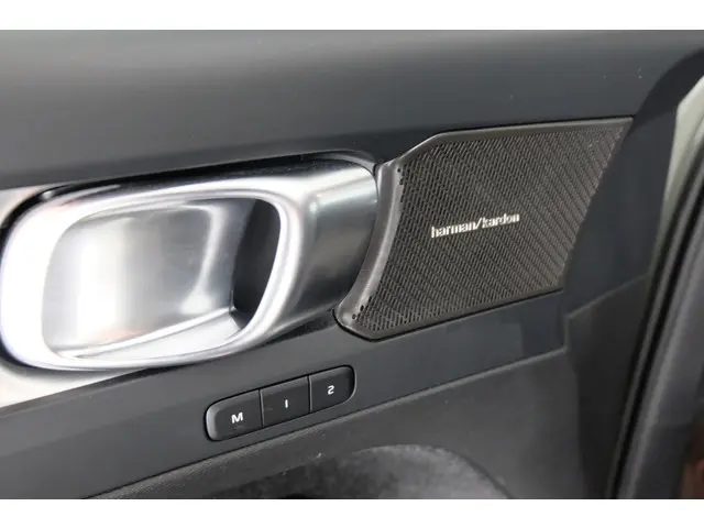 Volvo XC40 2.0 B4 Plus Dark 2024 Hybride Benzine 28