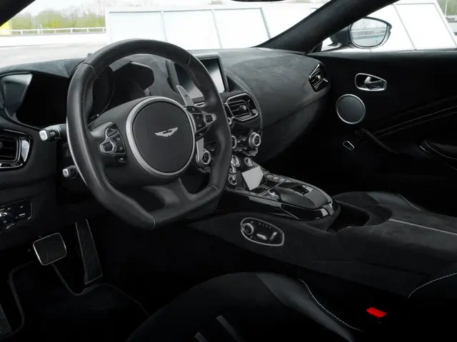 Aston Martin V8 Vantage 3