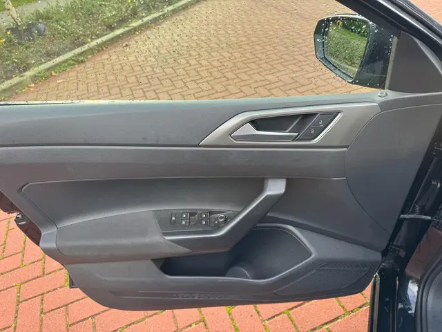 Volkswagen Polo 1.0 TSI Beats 2018 Benzine 12