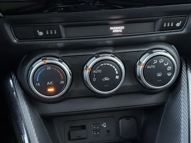 Mazda 2 1.5 Skyactiv-G Luxury 2023 Benzine 23