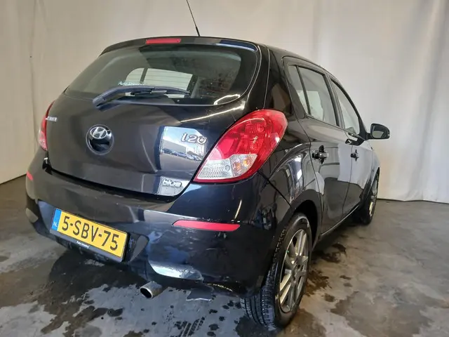 Hyundai i20 1.2i i-Motion - Airco - Schade 2014 Benzine 4