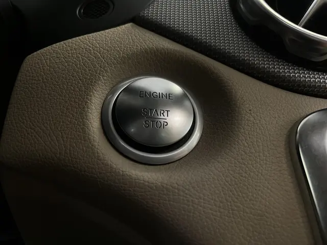 Mercedes-Benz GLA 180 Business Solution 2018 Benzine 37