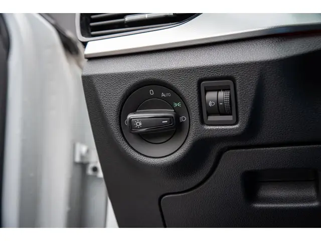 Škoda Kamiq 1.0 TSI Sport Business 2020 Benzine 23
