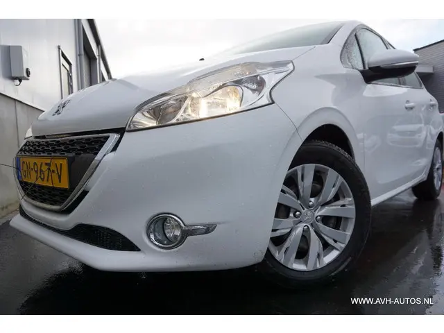 Peugeot 208 1.2 VTi Urban Soul 2013 Benzine 12
