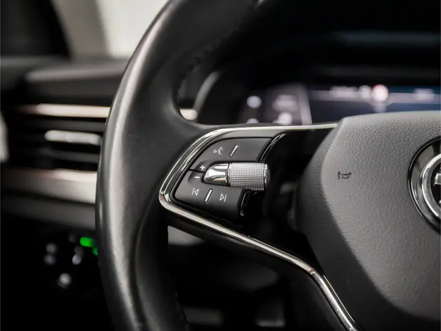 Škoda Scala 1.0 TSI Sport Deluxe 2021 Benzine 19