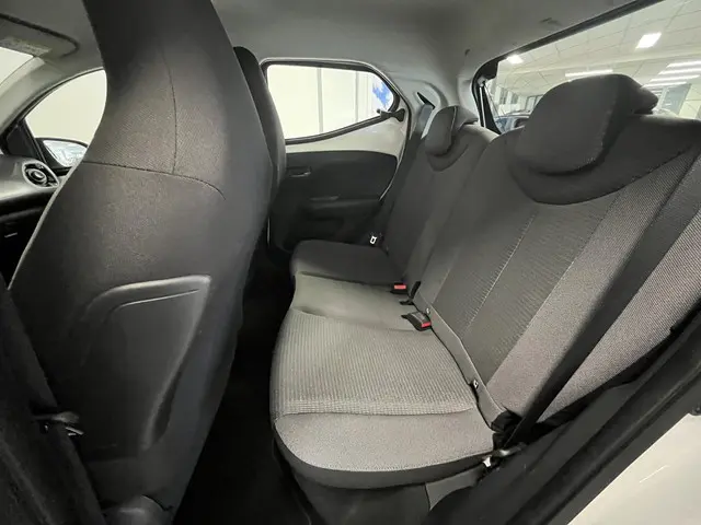 Toyota Aygo 1.0 VVT-i x-play 2022 Benzine 13