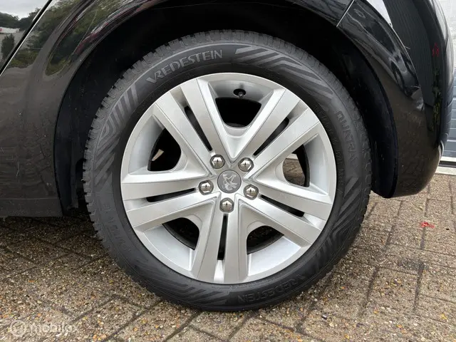 Peugeot 208 1.2 PureTech Signature 2019 Benzine 17