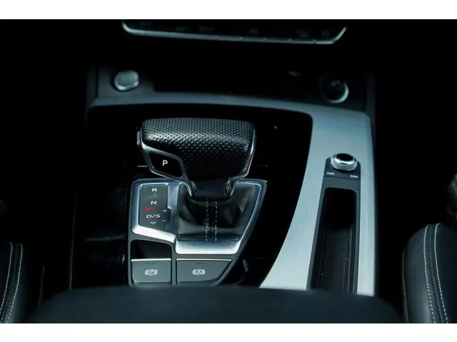 Audi Q5 50 TFSI e S edition 2021 Hybride Benzine 16
