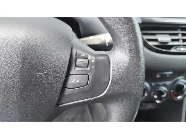 Peugeot 208 1.2 VTi Blue Lease 2012 Benzine 22