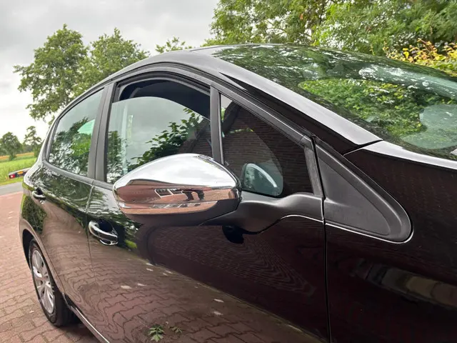 Peugeot 208 1.0 VTi LIKE 2014 Benzine 8