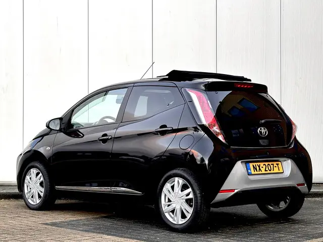 Toyota Aygo 1.0 VVT-i x-wave 2017 Benzine 4