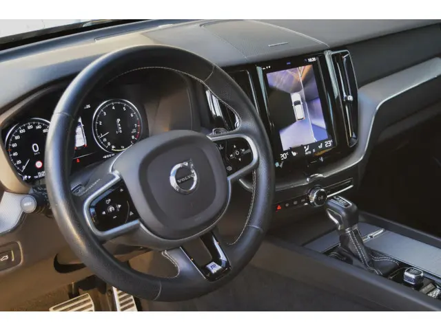 Volvo XC60 2.0 T5 AWD R-Design 2019 Benzine 12