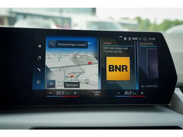 BMW 2 Serie Active Tourer 220i 2023 Hybride Benzine 32