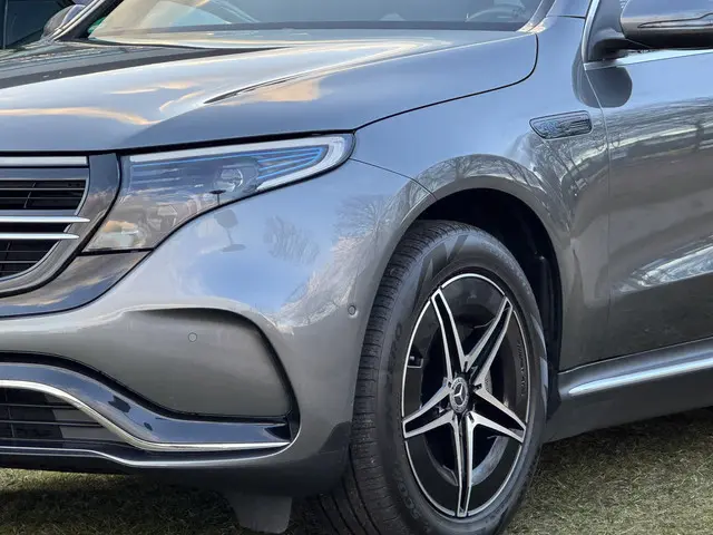 Mercedes-Benz EQC 3
