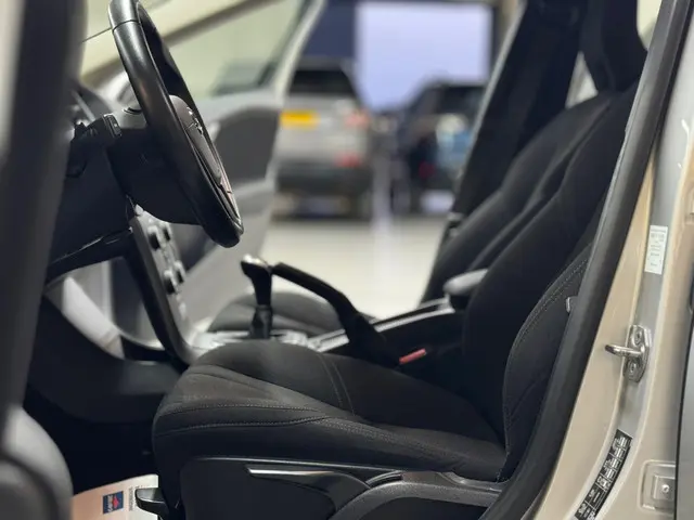 Volvo V40 2.0 T2 Momentum NAVI CRUISE PDC 2017 Benzine 14