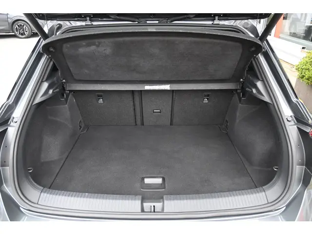 Volkswagen T-Roc 1.5 TSI Sport Business R 2020 Benzine 12