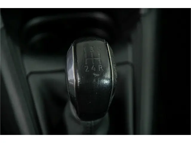 Peugeot 208 1.2 PureTech Signature 2019 Benzine 38