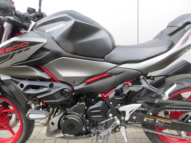 Kawasaki Z500 SE 2024 Benzine 11