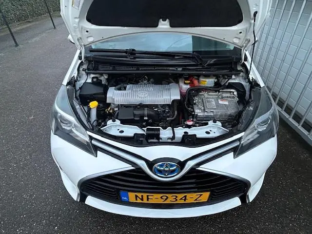 Toyota Yaris 1.5 Hybrid Aspiration 2016 Hybride Benzine 16