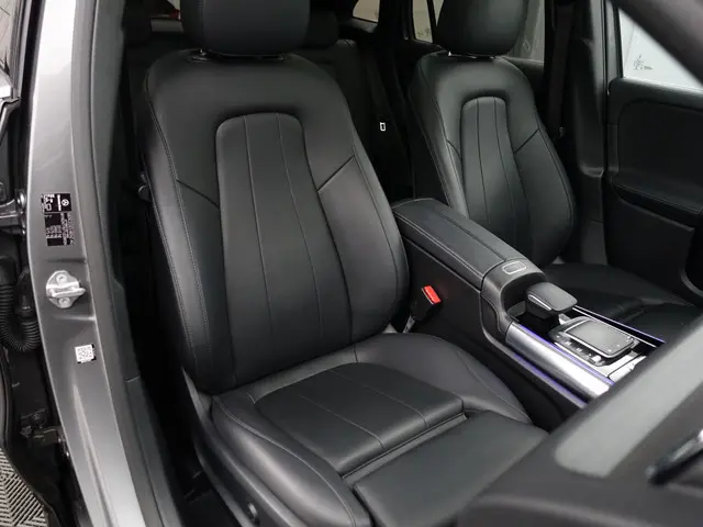 Mercedes-Benz GLA 200 Premium Luxury Aut- 2020 Benzine 23