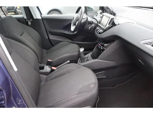 Peugeot 208 1.2 PureTech Allure 2015 Benzine 11