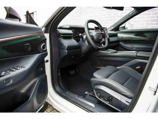 Lynk & Co 08 1.5 More 2025 Hybride Benzine 20