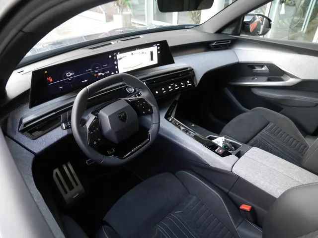 Peugeot 5008 1.2 Hybrid 136 GT 2026 Hybride Benzine 8