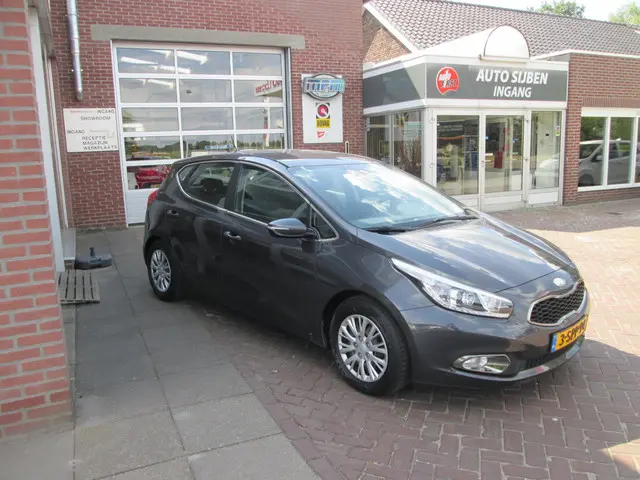 Kia cee'd 1.6 GDI 20th Anniversary 2013 Benzine 4