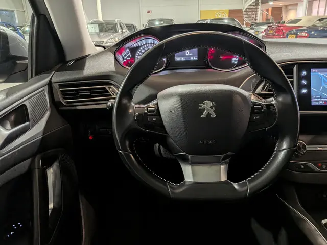 Peugeot 308 1.2 PureTech Allure 2018 Benzine 12