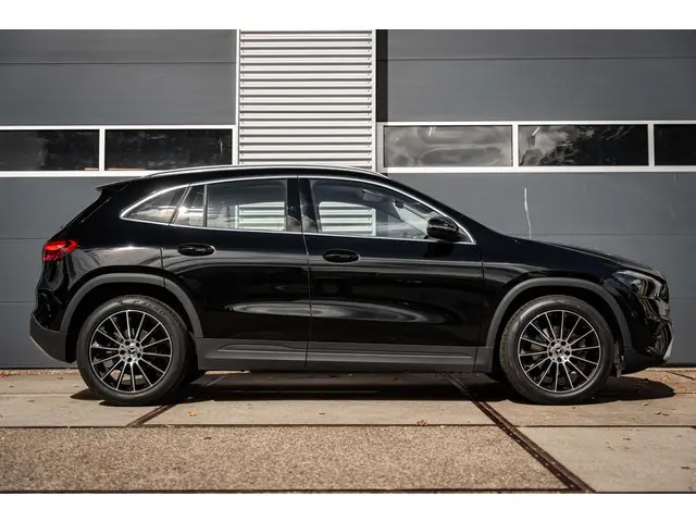 Mercedes-Benz GLA 180 Business Line 2023 Benzine 7