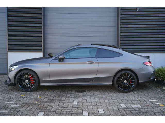 Mercedes-Benz C-Klasse C300 coupé AMG line 2016 Benzine 2