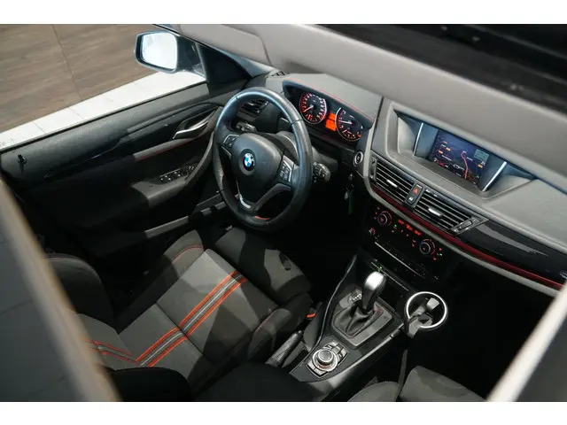BMW X1 sDrive18i 2015 Benzine 8