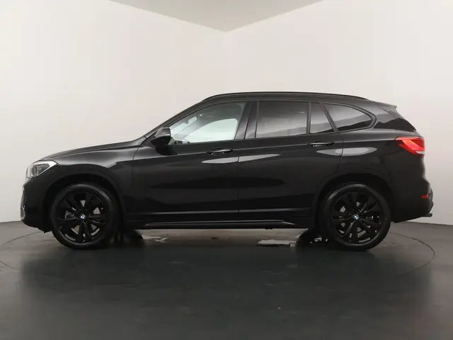 BMW X1 xDrive20i High Executive 2021 Benzine 12