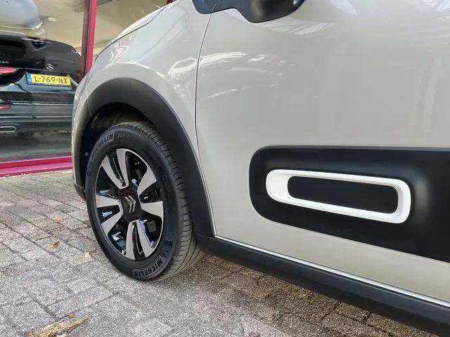 Citroën C3 1.2 PureTech Max 2024 Benzine 7