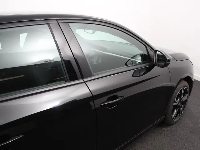 Opel Corsa 1.2 100pk Turbo Elegance Sky 2024 Benzine 32