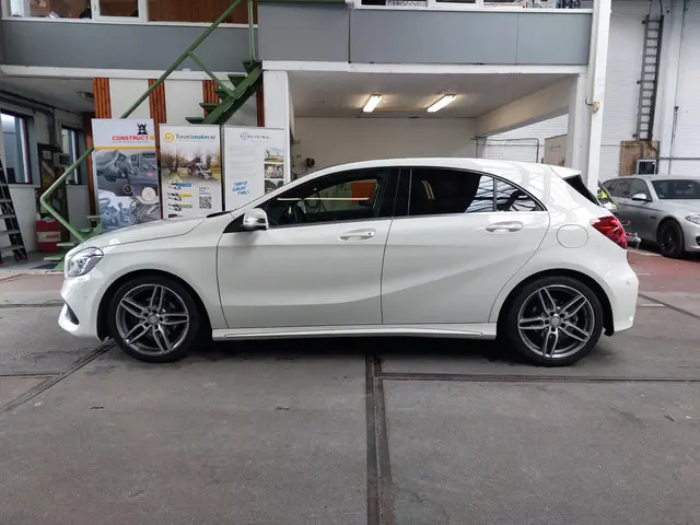Mercedes-Benz A-Klasse 180 Ambition AMG 2016 Benzine 12