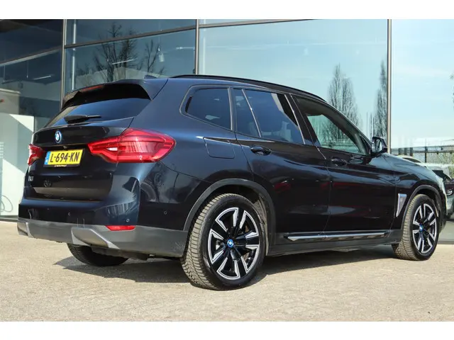 BMW iX3 2