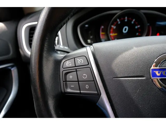 Volvo V40 2.0 T2 Momentum Navi|Clima|LMV 2016 Benzine 21