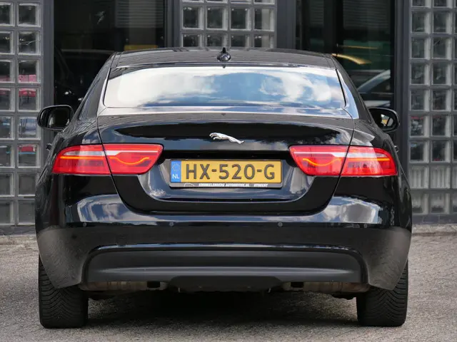 Jaguar XE 2.0 PRESTIGE/ BUSINESS PACK/ LEDER 2016 Benzine 16