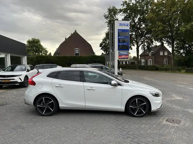 Volvo V40 3