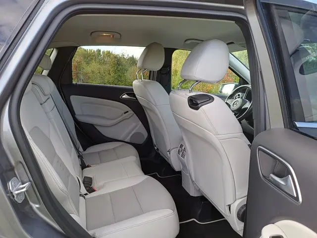 Mercedes-Benz B-Klasse 200 Prestige 2017 Benzine 34