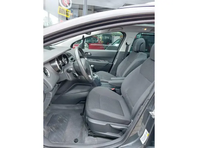 Peugeot 5008 1.2 PureTech Style 7p. 2016 Benzine 18