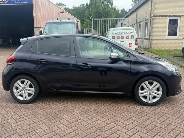 Peugeot 208 1.2 PureTech Signature 2019 Benzine 7