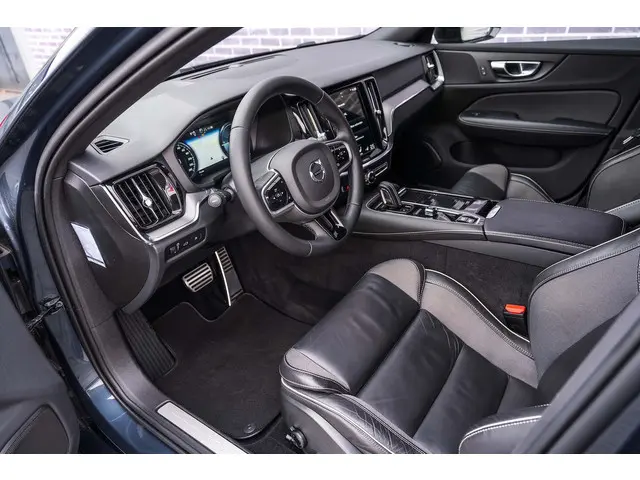 Volvo V60 T6 Recharge AWD R-Design 2022 Hybride Benzine 6