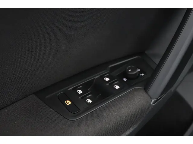 Volkswagen Tiguan 1.5 TSI 150pk DSG Life 2022 Benzine 36