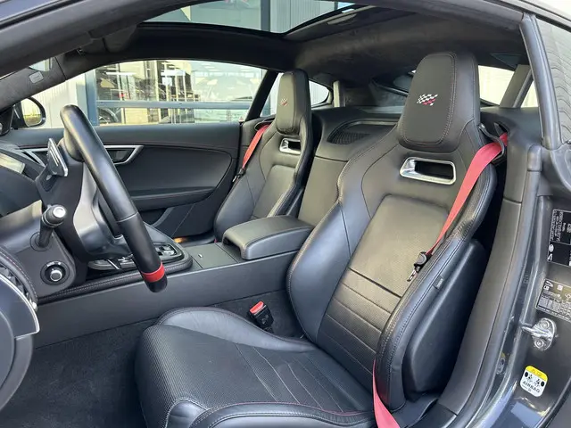 Jaguar F-Type P300 RWD R-Dynamic 2020 Benzine 6